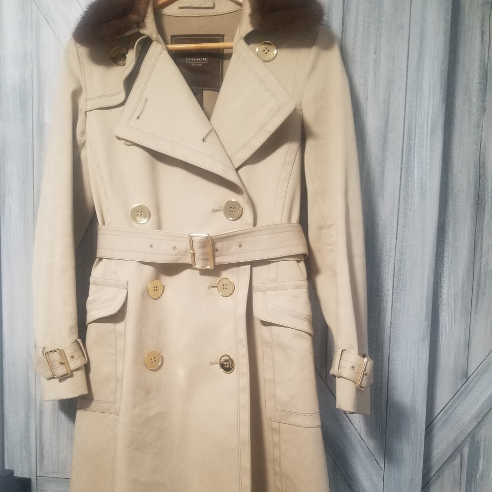 Coach trenchcoat w/removable Mink collar. Sz 4